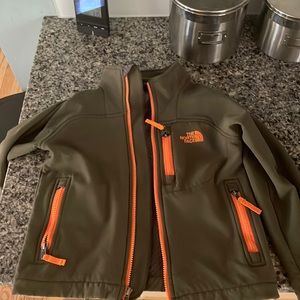 Boys Spring/ fall North face lightweight jacket with fleece lining.
